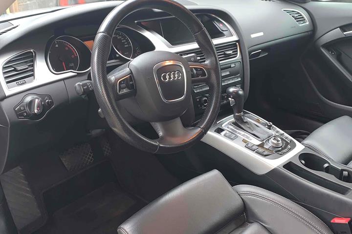 Sølv Audi A5 fra 2008