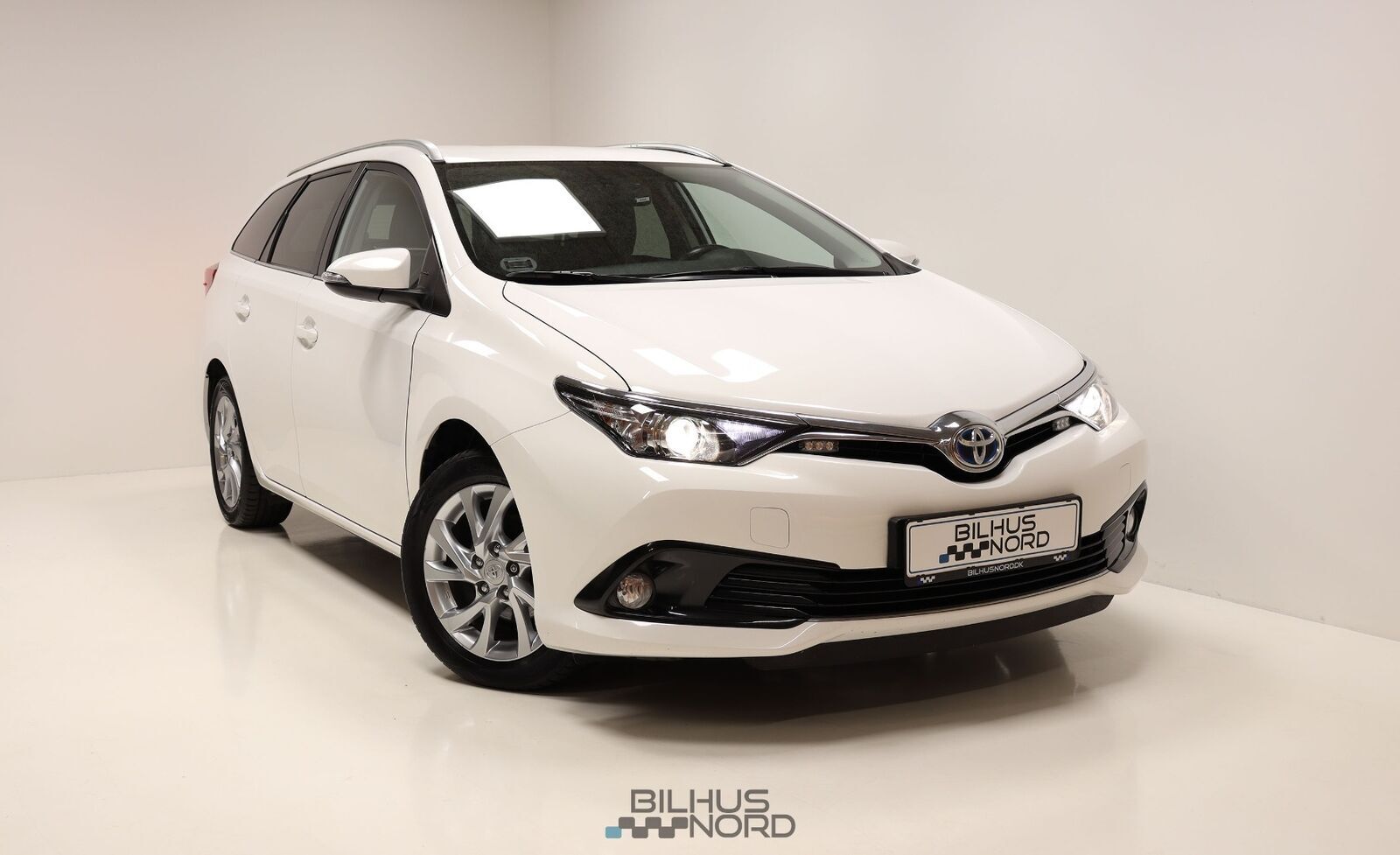 Hvid Toyota Auris fra 2016