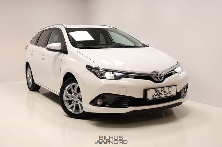 Hvid Toyota Auris fra 2016
