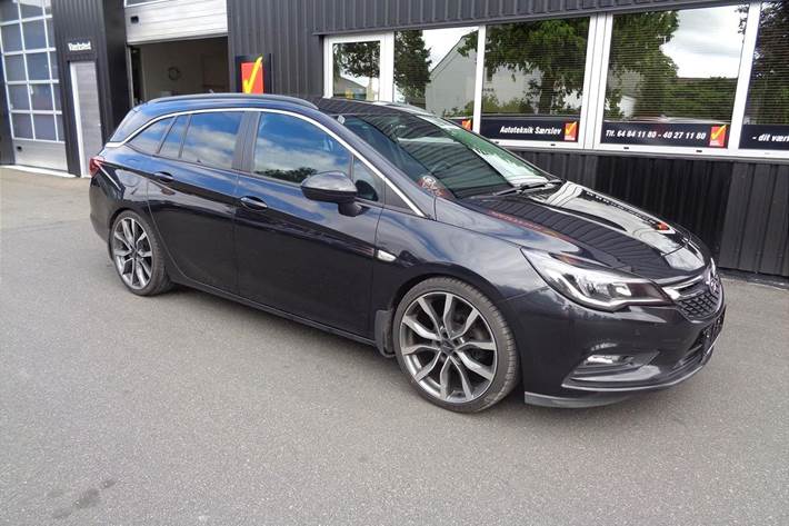 Sort Opel Astra fra 2016