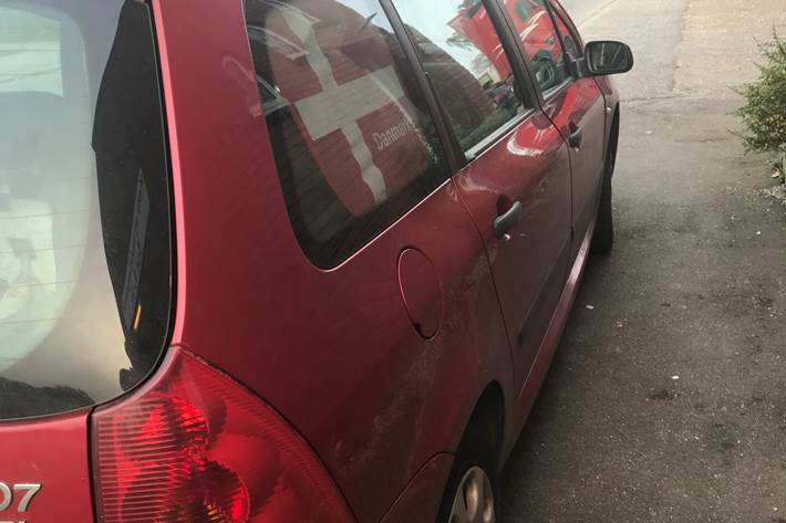 Rød Peugeot 307 fra 2004