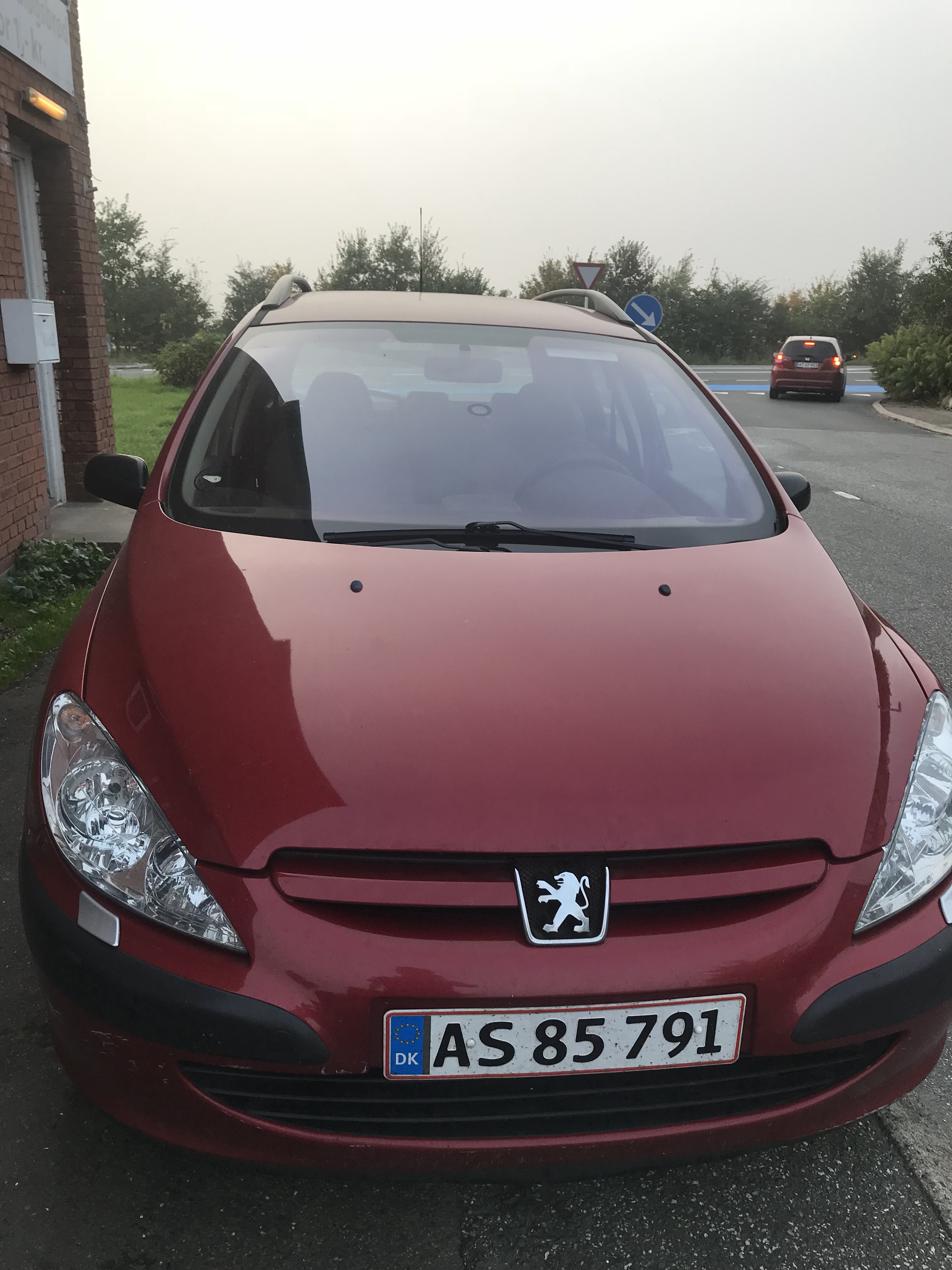 Rød Peugeot 307 fra 2004