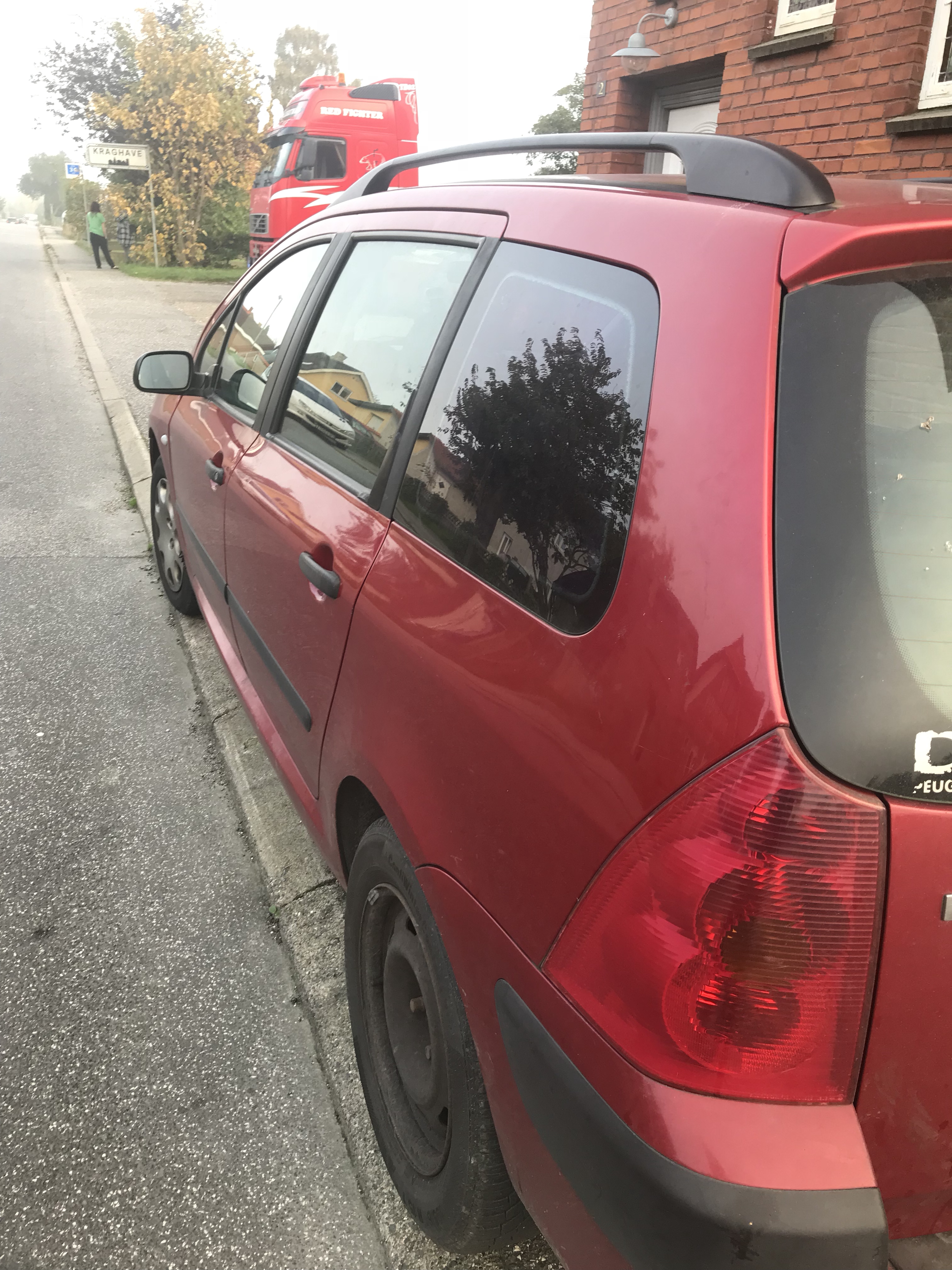 Rød Peugeot 307 fra 2004