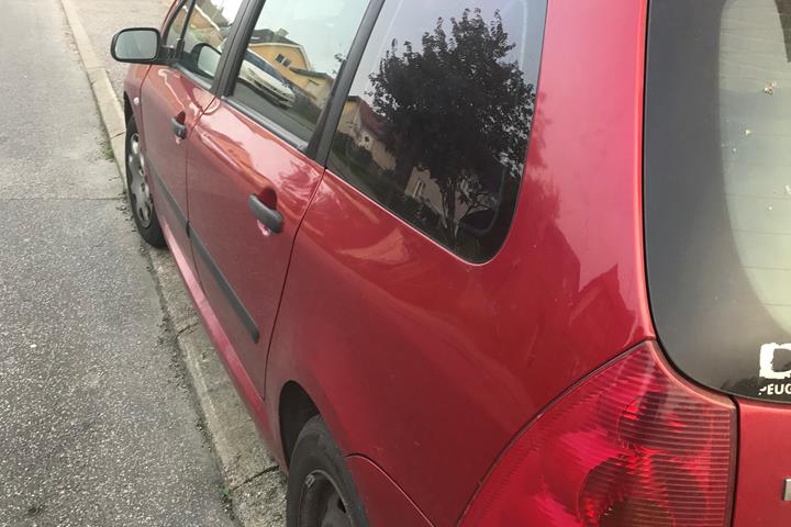 Rød Peugeot 307 fra 2004