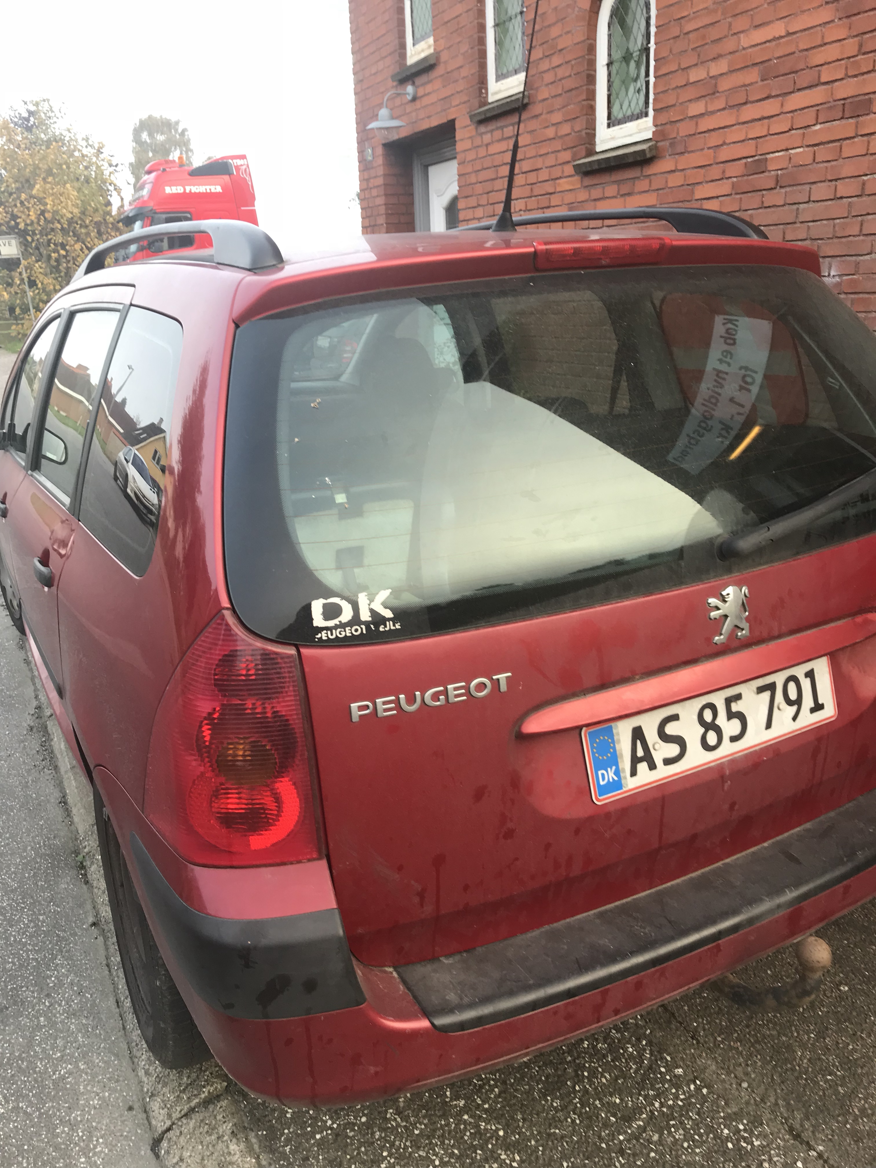 Rød Peugeot 307 fra 2004