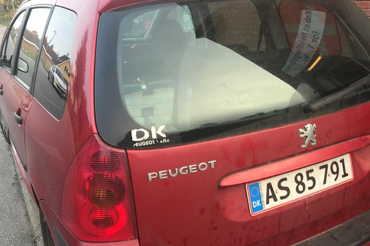 Rød Peugeot 307 fra 2004