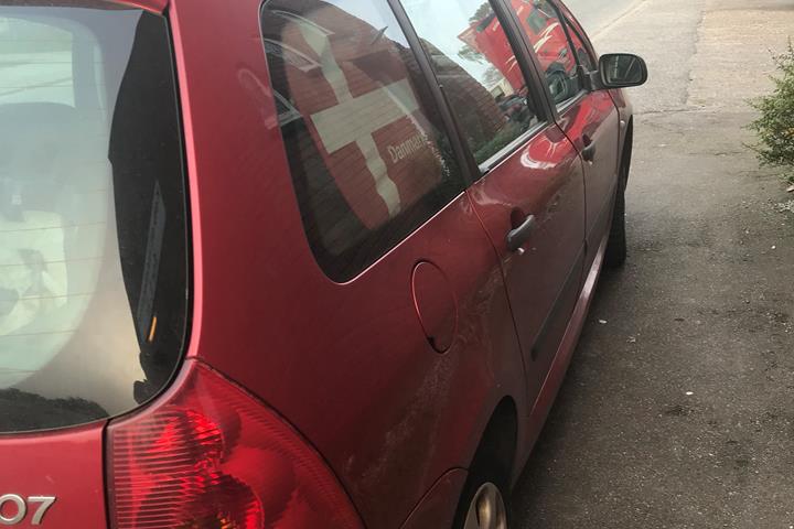 Rød Peugeot 307 fra 2004