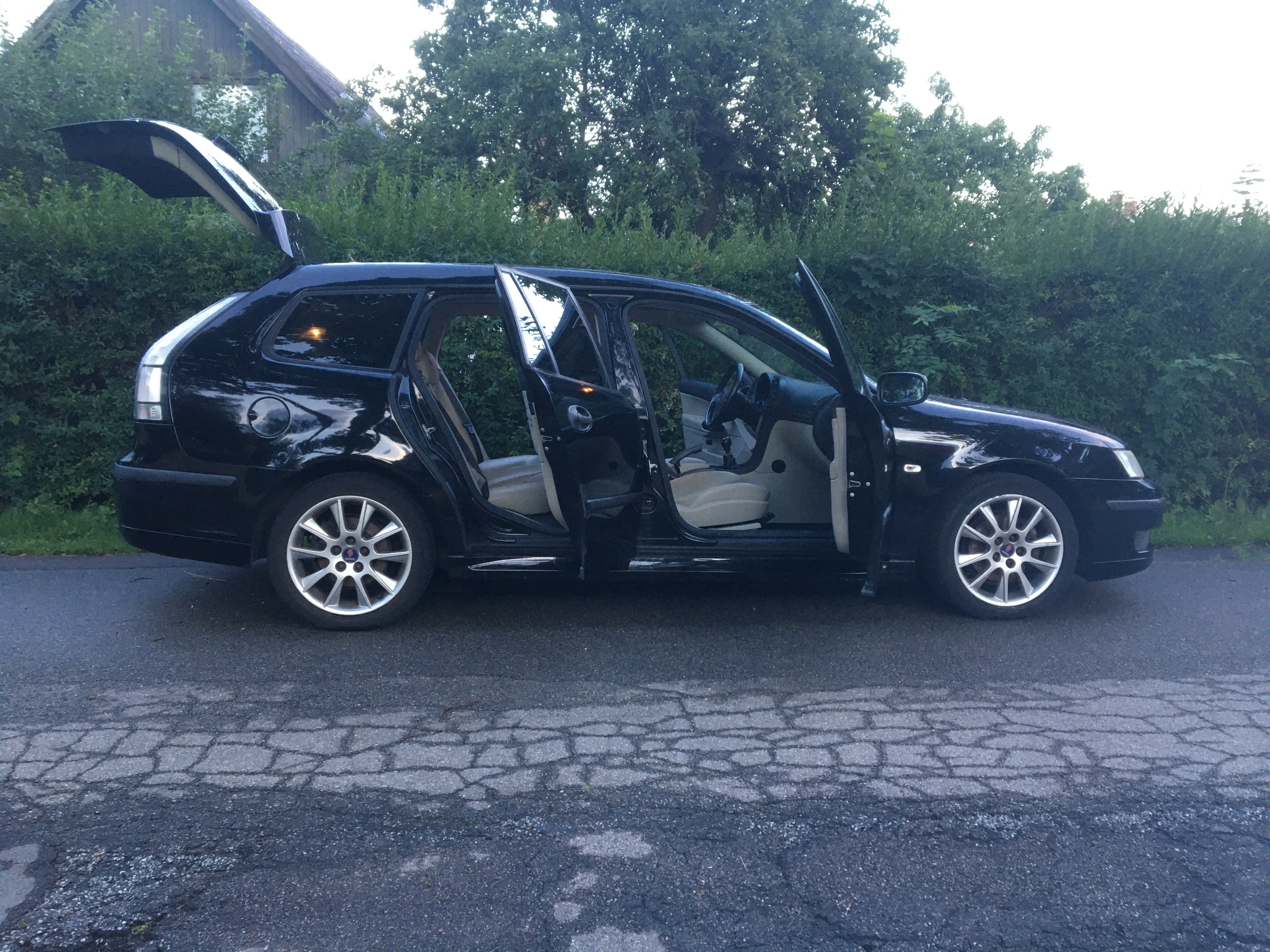 Sort Saab 9-3 fra 2006