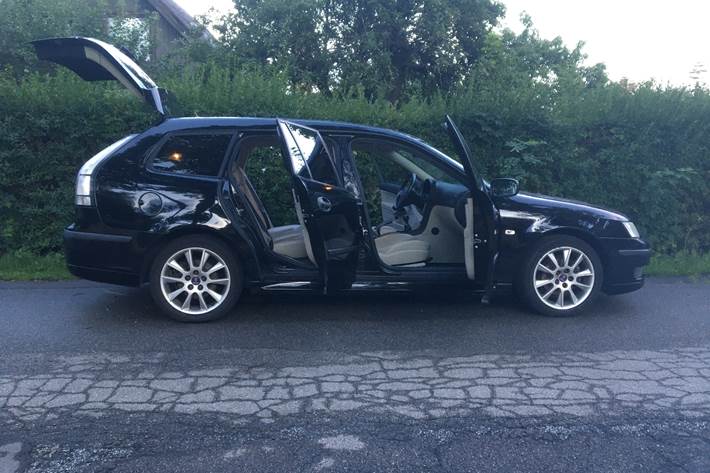 Sort Saab 9-3 fra 2006