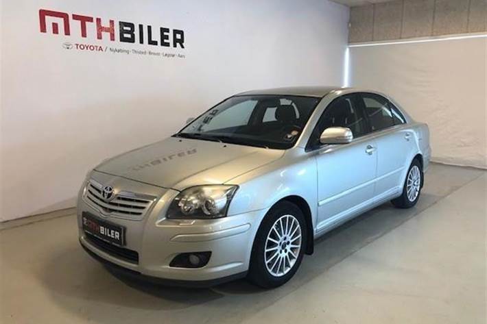 Grå Toyota Avensis fra 2007