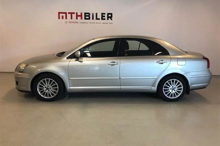 Grå Toyota Avensis fra 2007