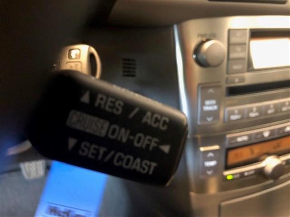 Grå Toyota Avensis fra 2007