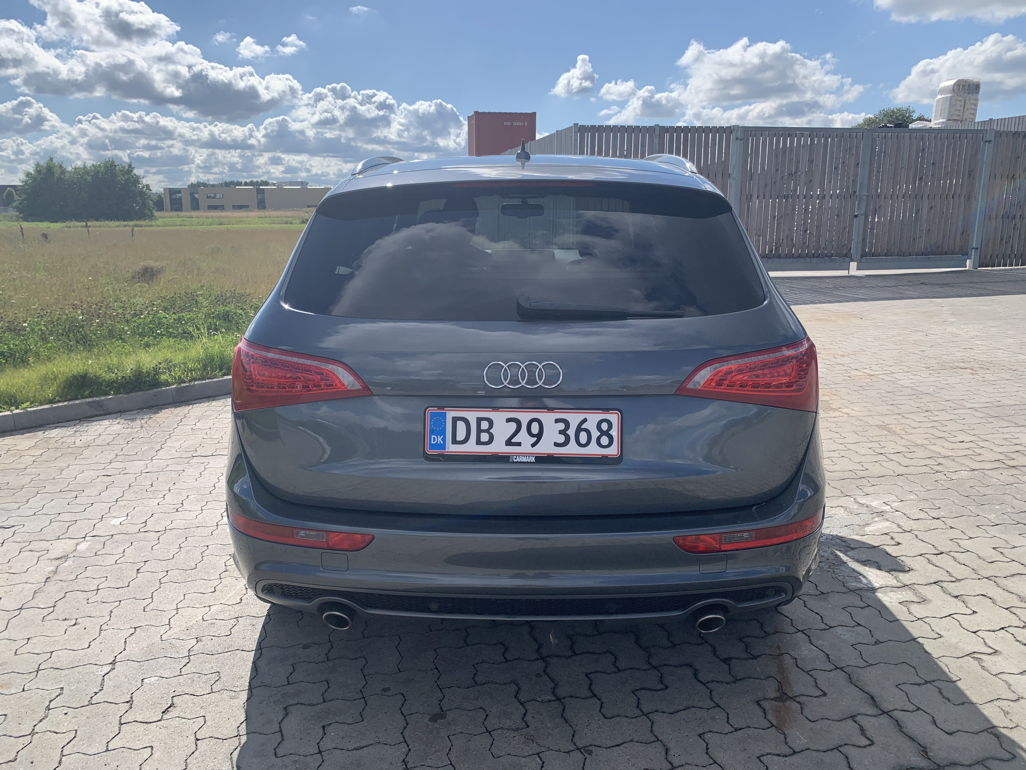 Grå Audi Q5 fra 2010