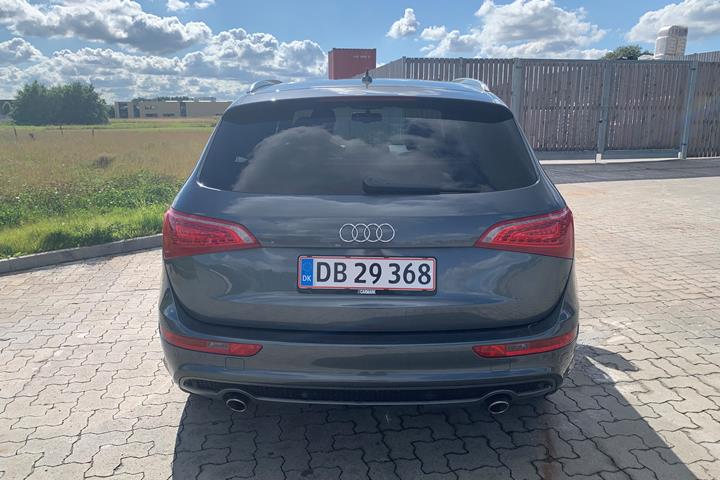 Grå Audi Q5 fra 2010