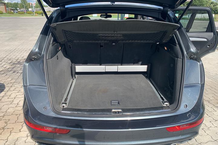 Grå Audi Q5 fra 2010
