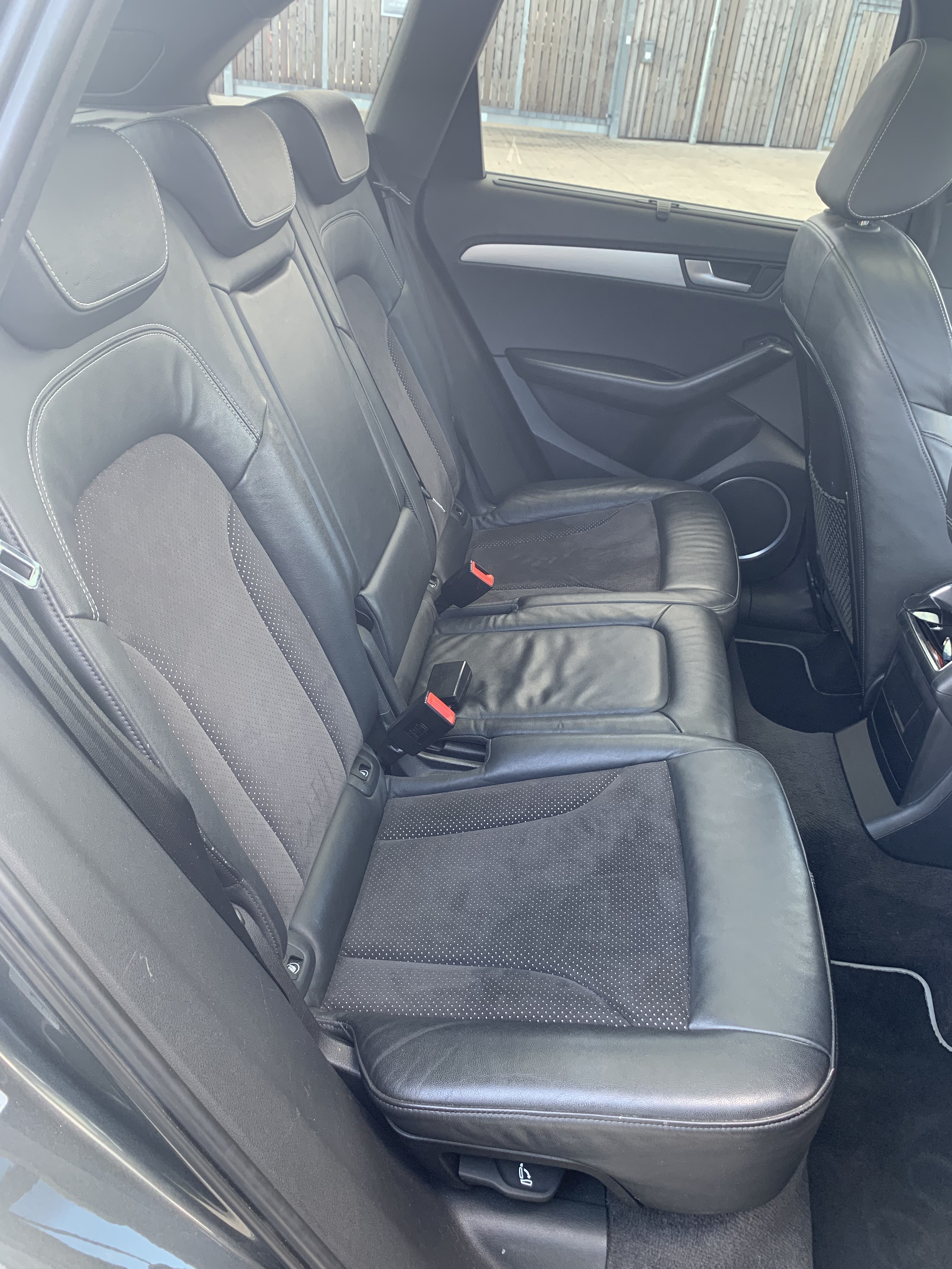 Grå Audi Q5 fra 2010