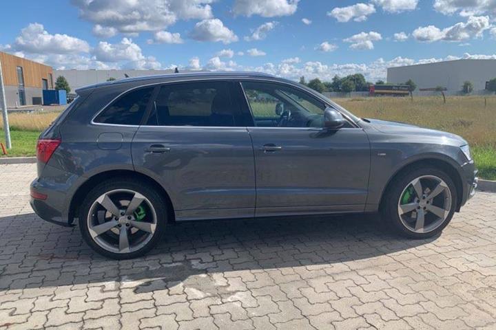 Grå Audi Q5 fra 2010
