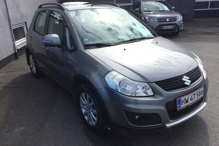 Grå Suzuki SX4 fra 2012