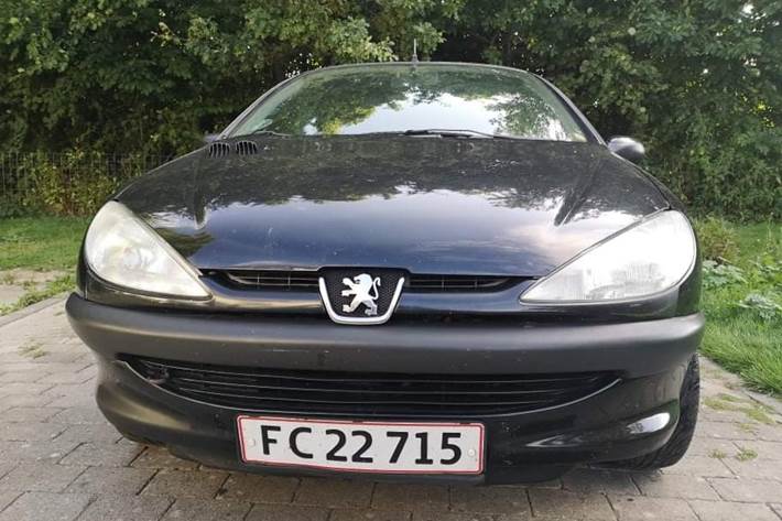 Sort Peugeot 206 fra 1999