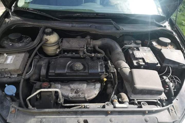 Sort Peugeot 206 fra 1999