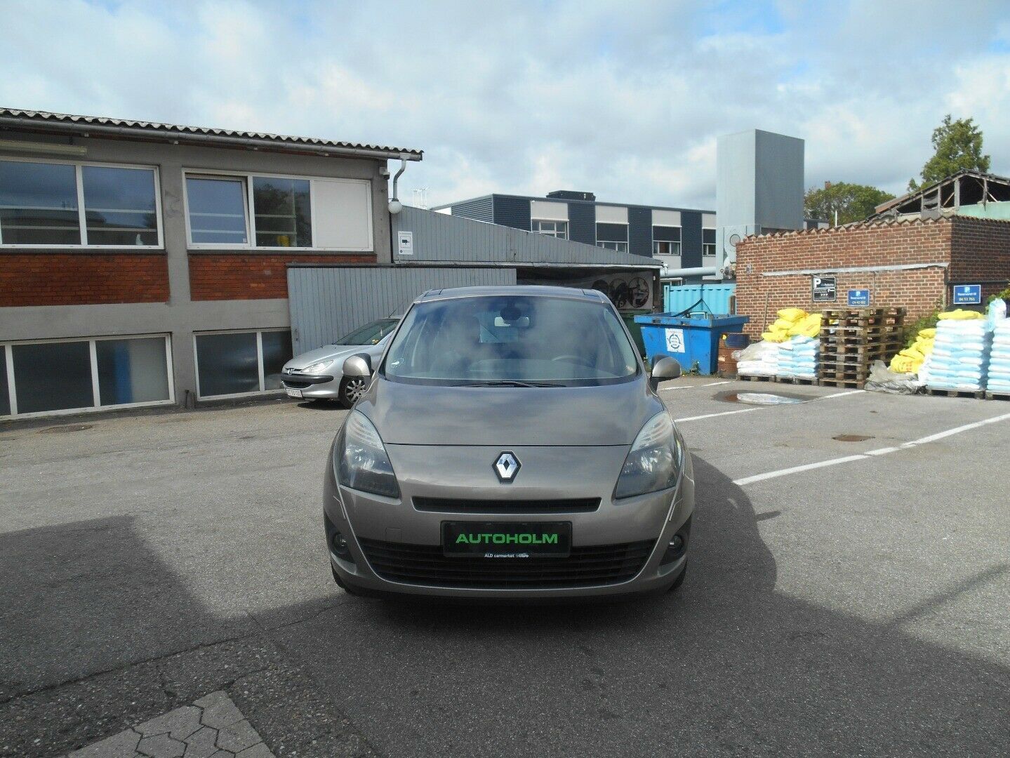 Beige Renault Grand Scenic III fra 2011