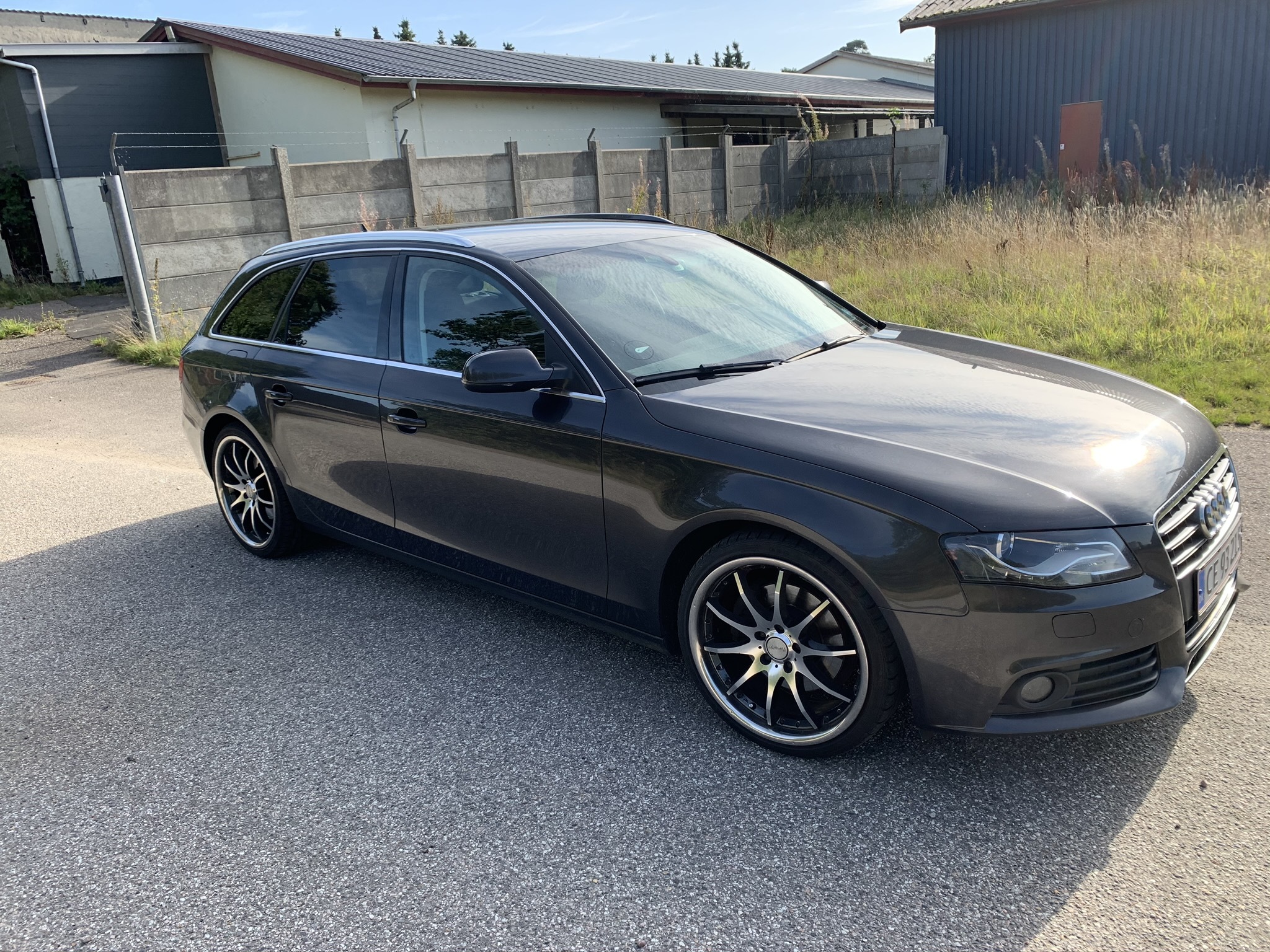 Grå Audi A4 fra 2011