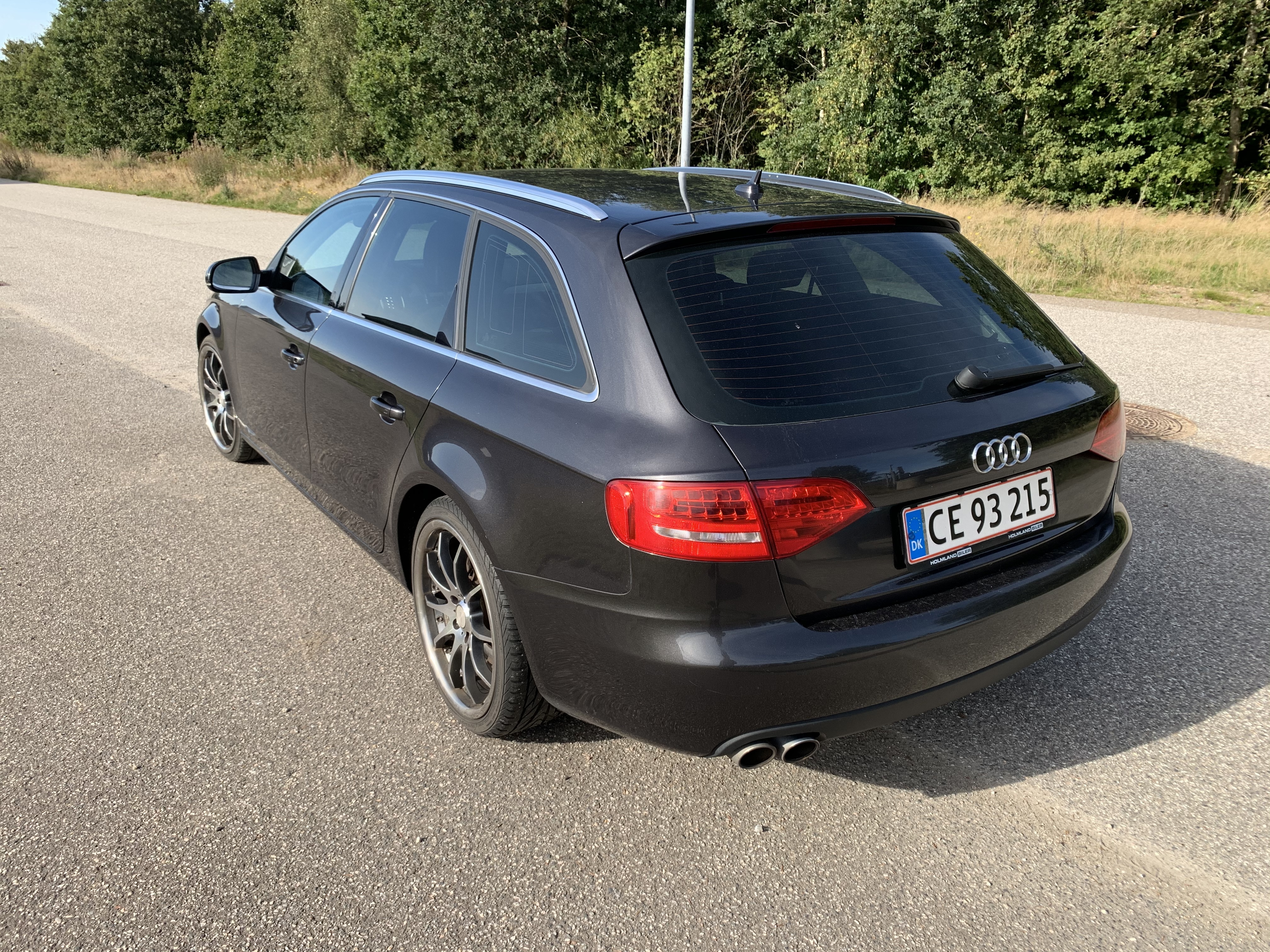 Grå Audi A4 fra 2011