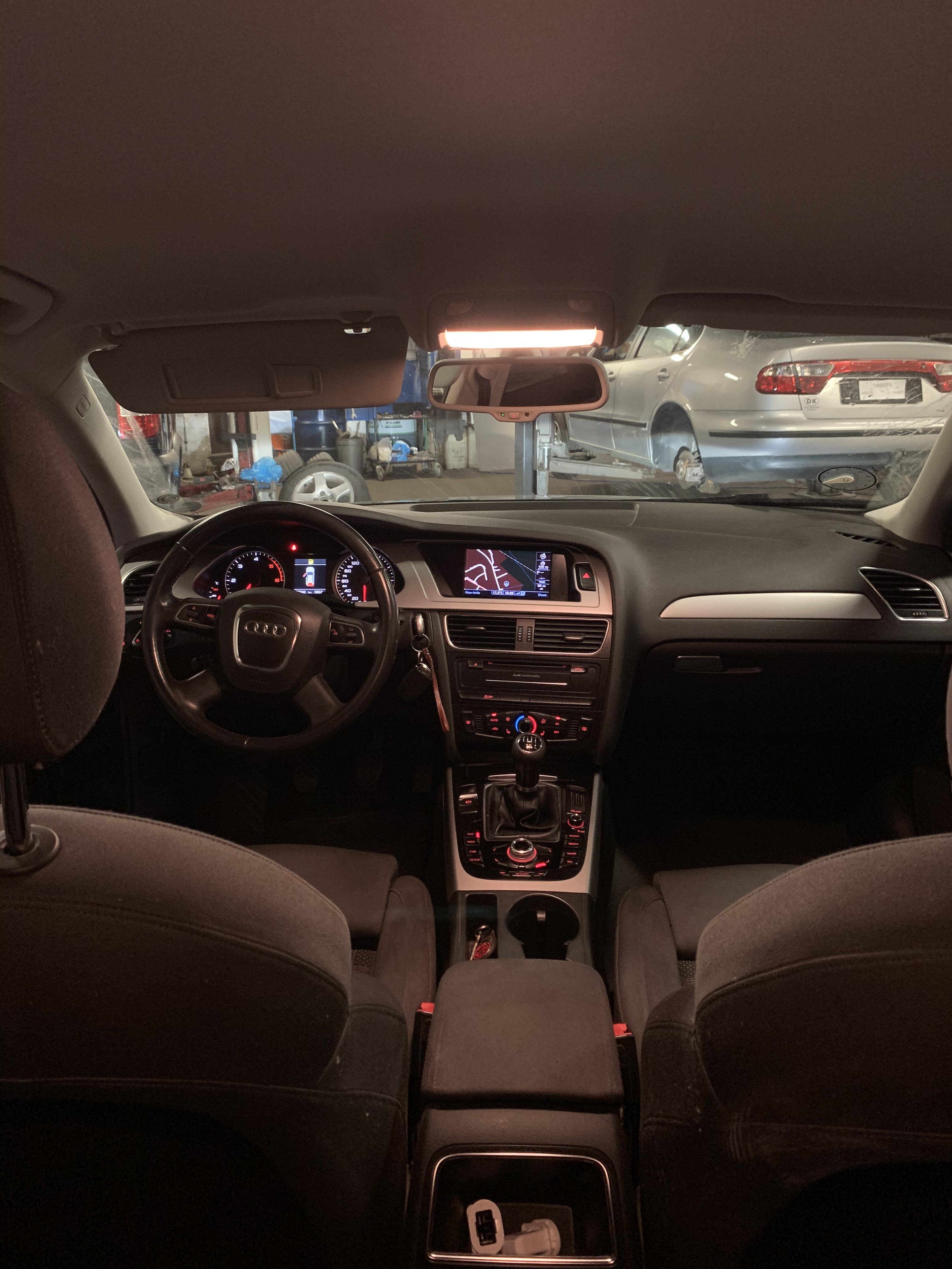 Grå Audi A4 fra 2011