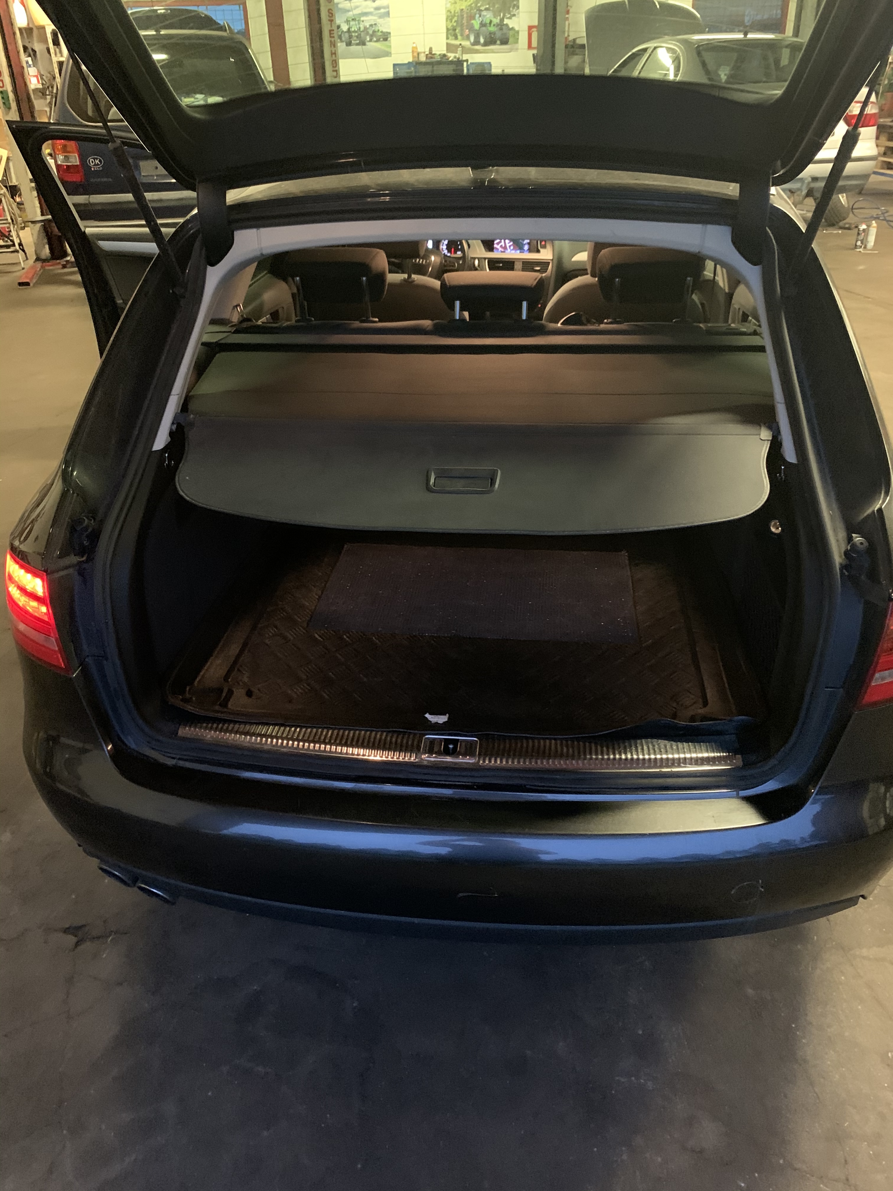 Grå Audi A4 fra 2011