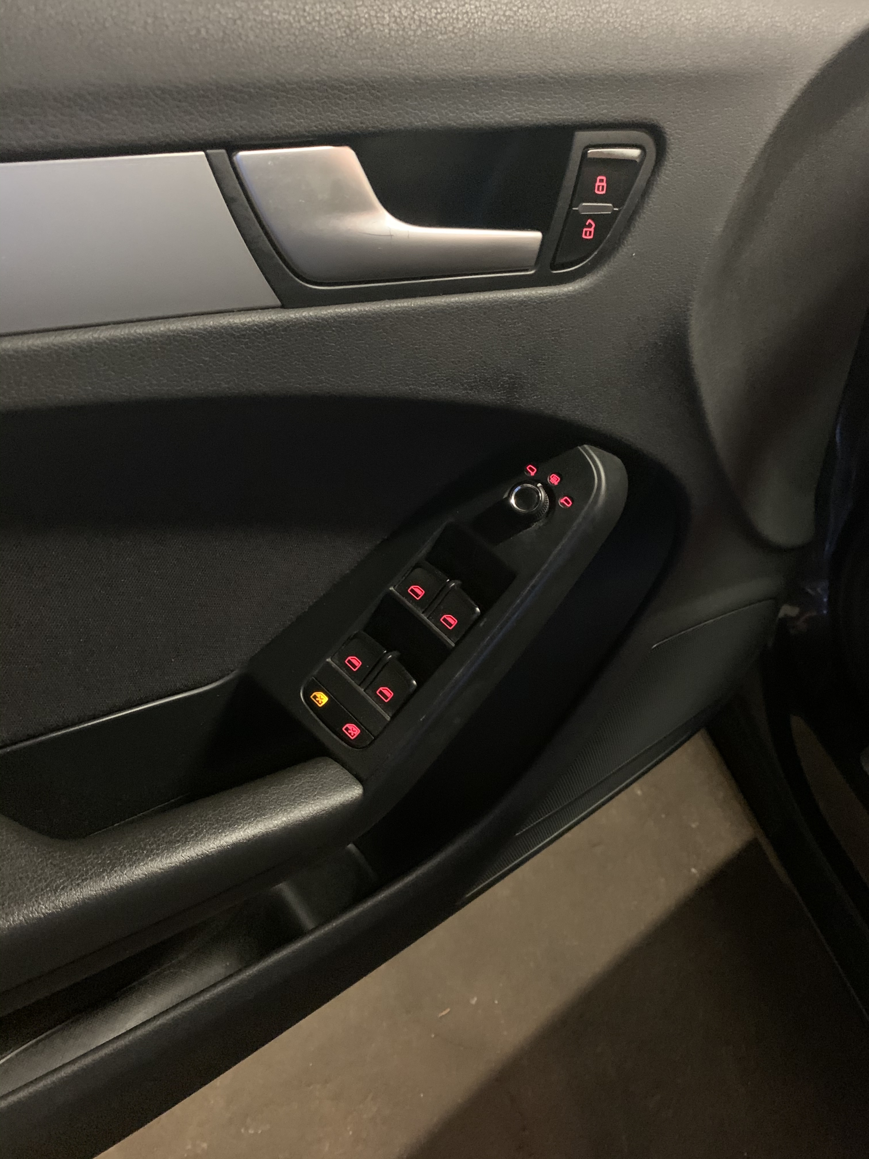 Grå Audi A4 fra 2011