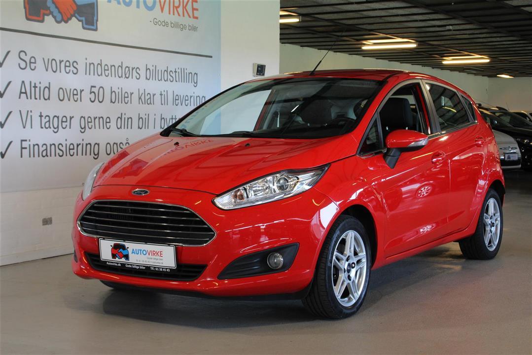 Rød Ford Fiesta fra 2013