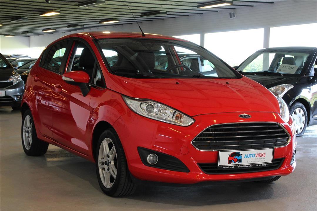 Rød Ford Fiesta fra 2013