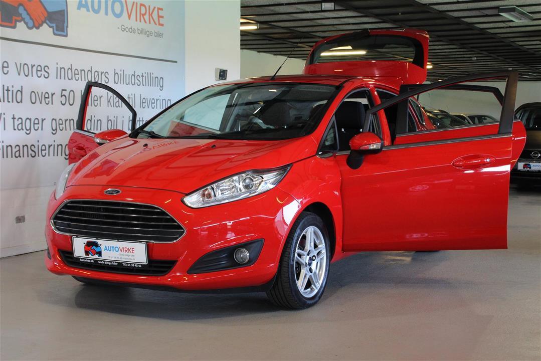 Rød Ford Fiesta fra 2013