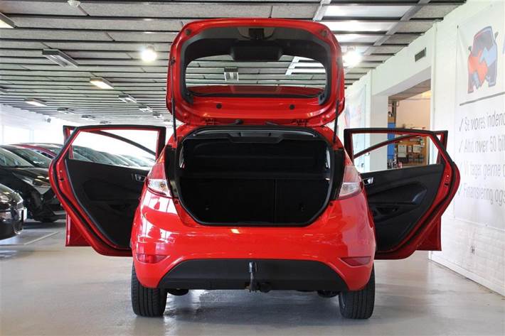 Rød Ford Fiesta fra 2013