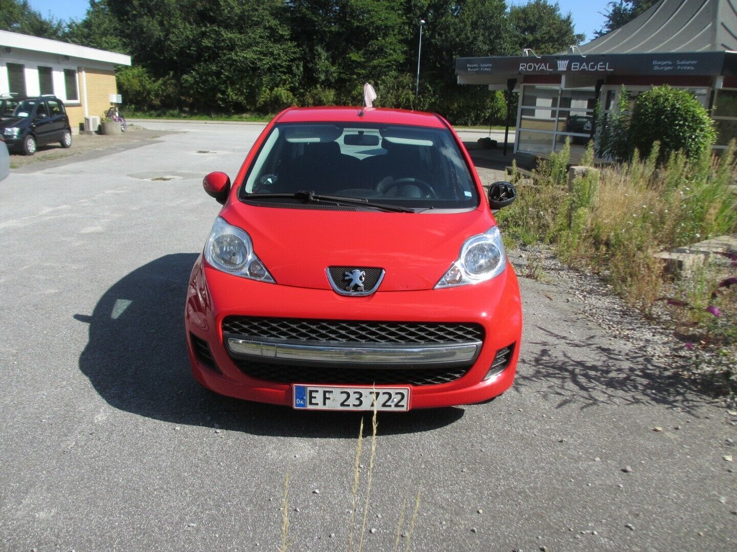 Rød Peugeot 107 fra 2011