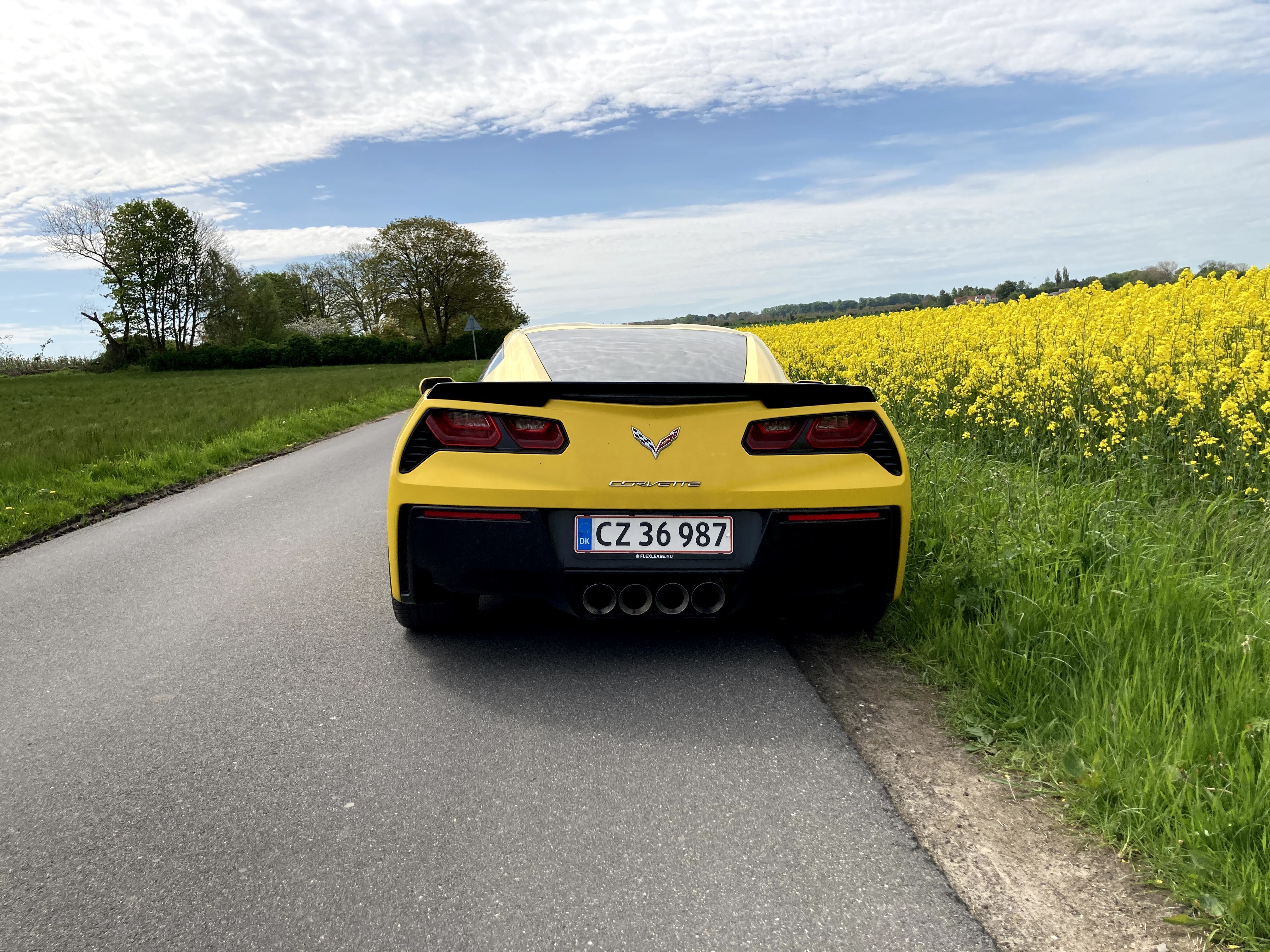 Gul Chevrolet Corvette fra 2015