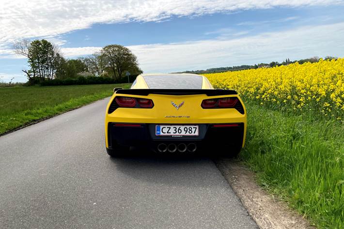 Gul Chevrolet Corvette fra 2015