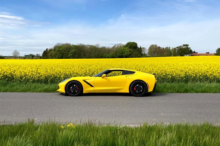 Gul Chevrolet Corvette fra 2015