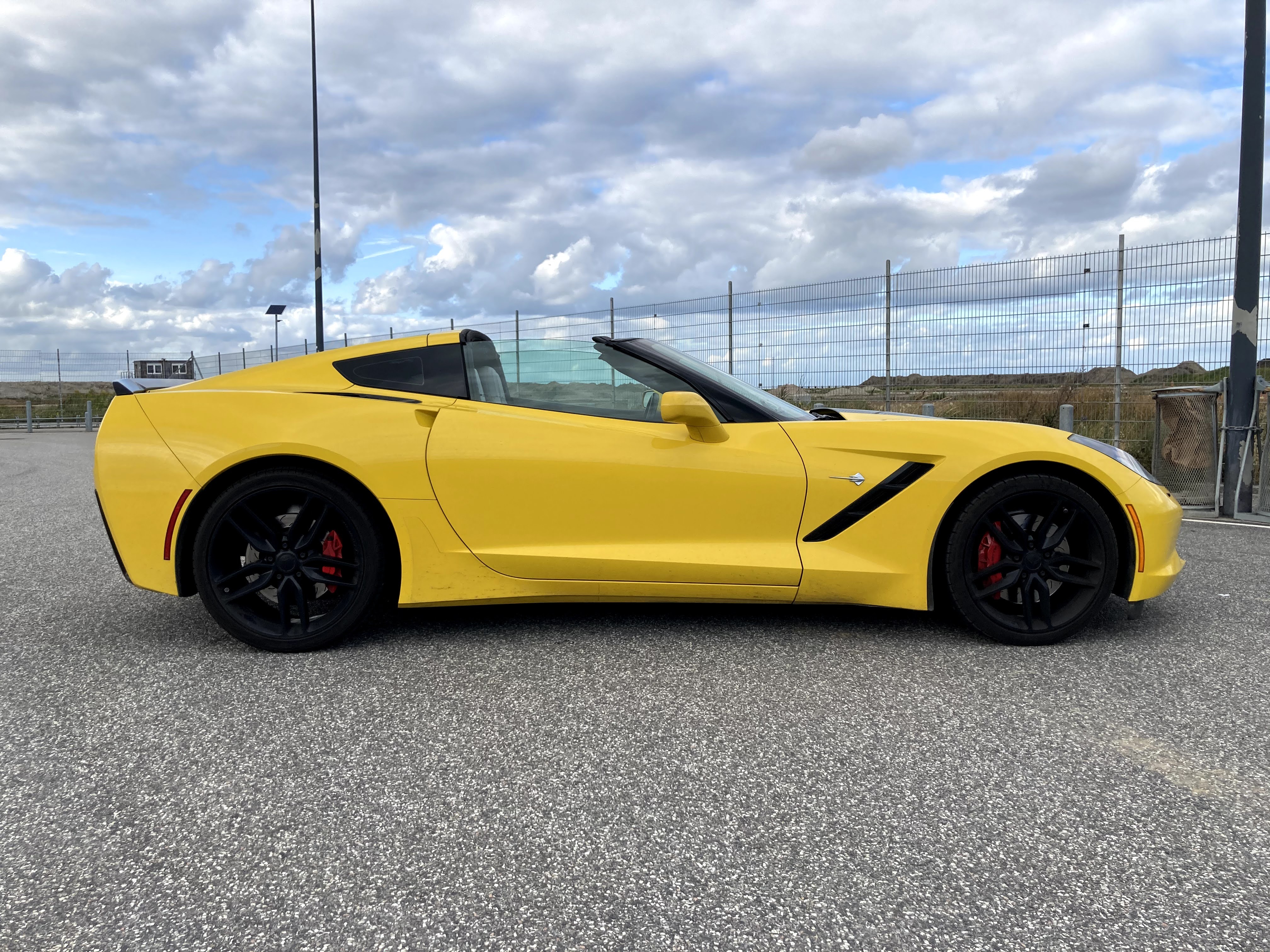 Gul Chevrolet Corvette fra 2015