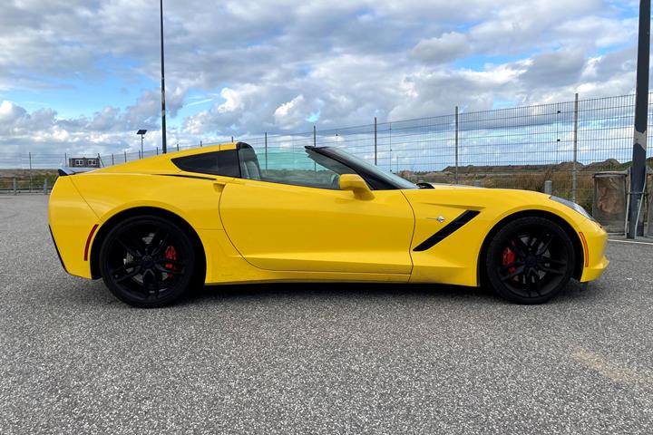 Gul Chevrolet Corvette fra 2015