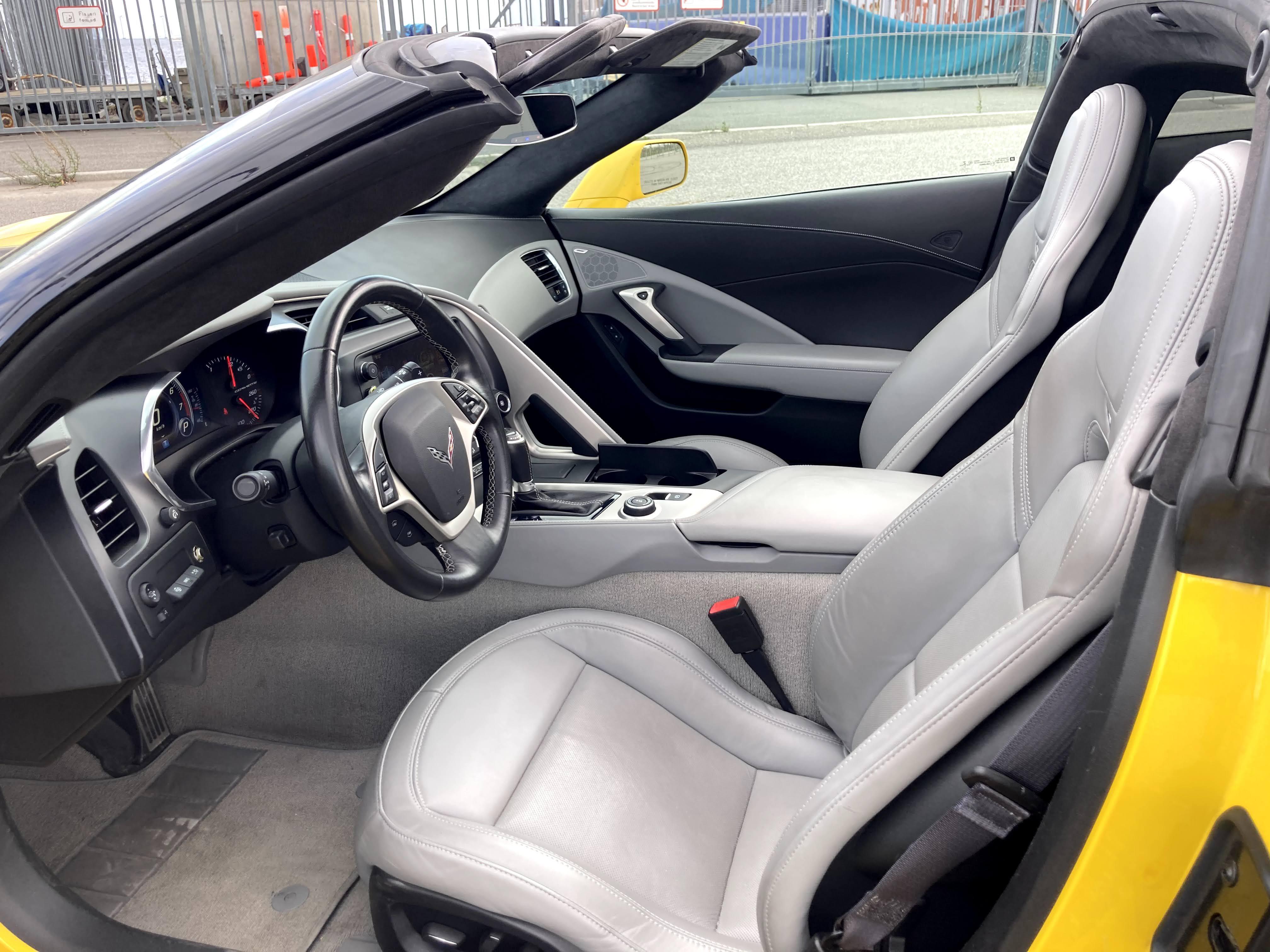 Gul Chevrolet Corvette fra 2015