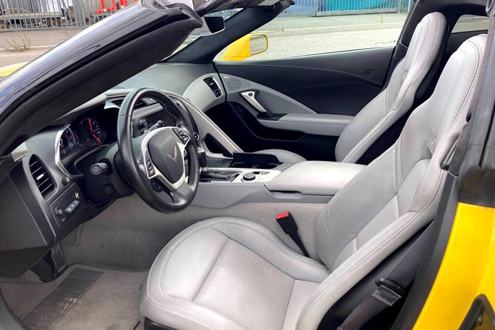 Gul Chevrolet Corvette fra 2015