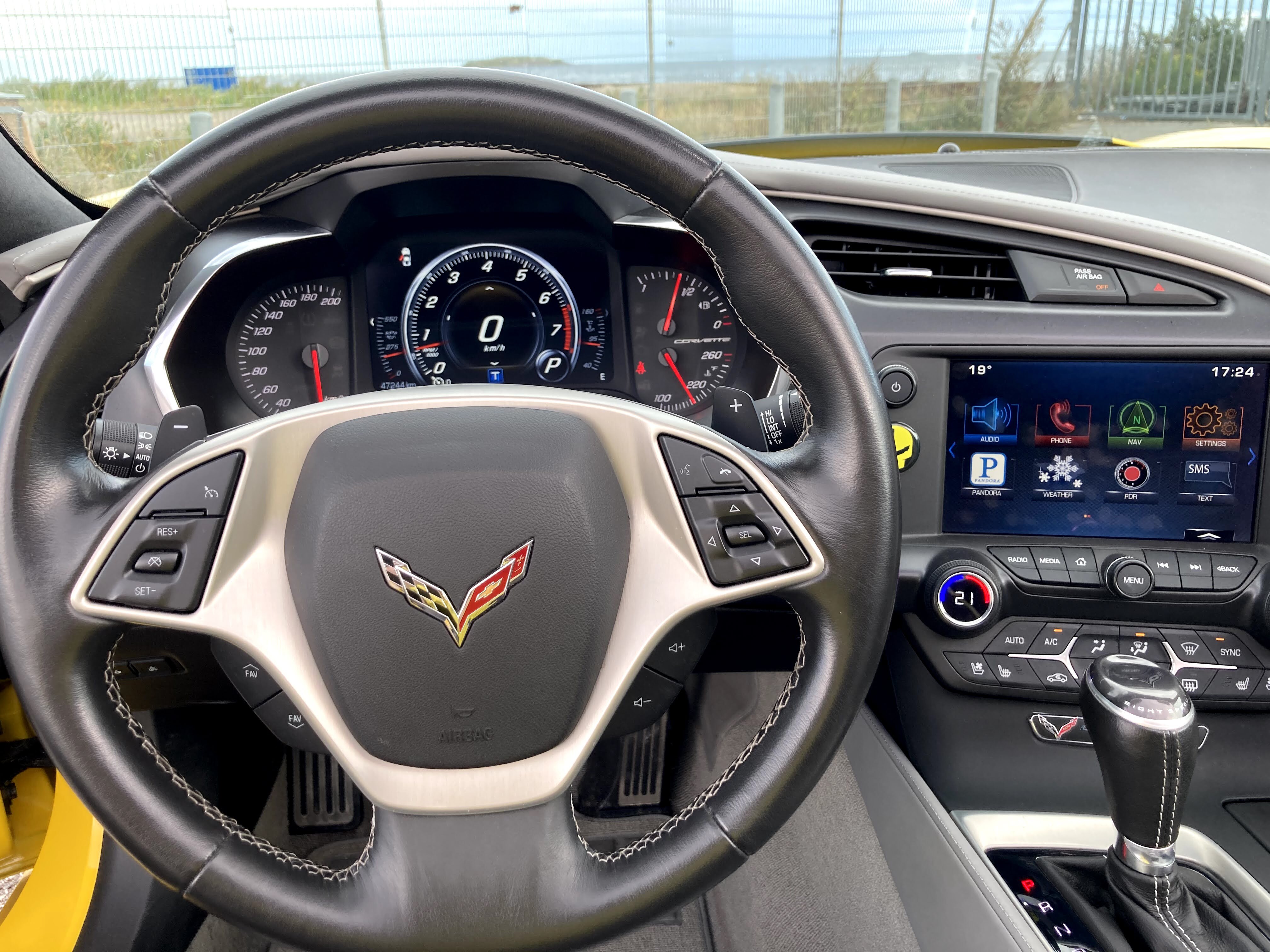 Gul Chevrolet Corvette fra 2015