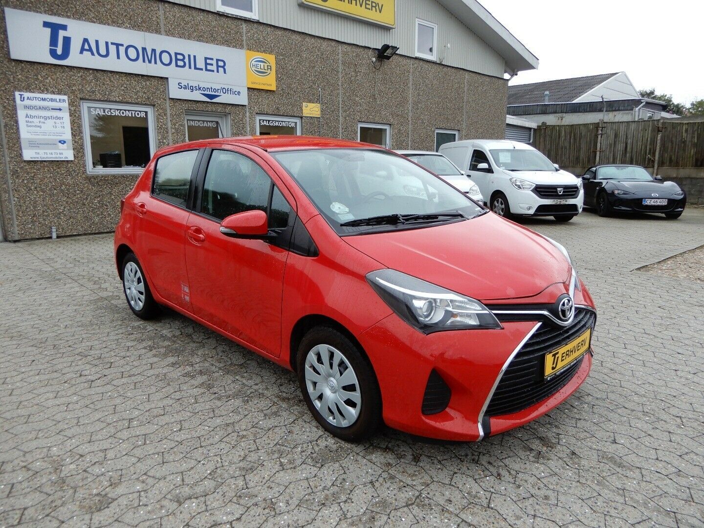 Rød Toyota Yaris fra 2015