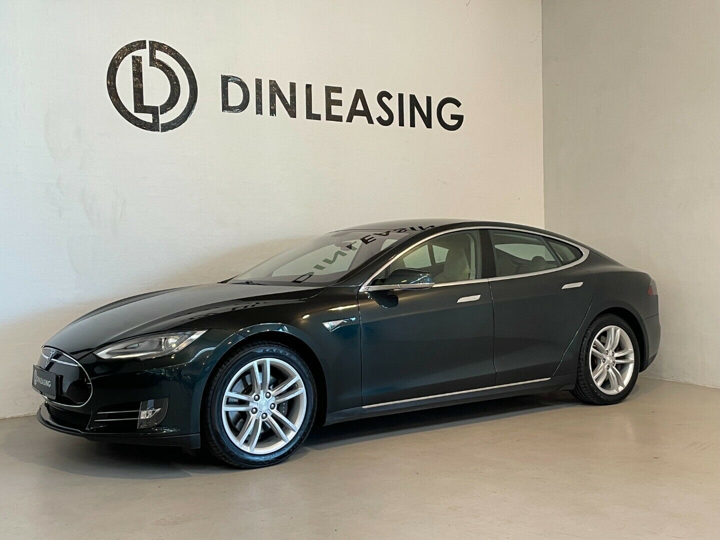 Grøn Tesla Model S fra 2013