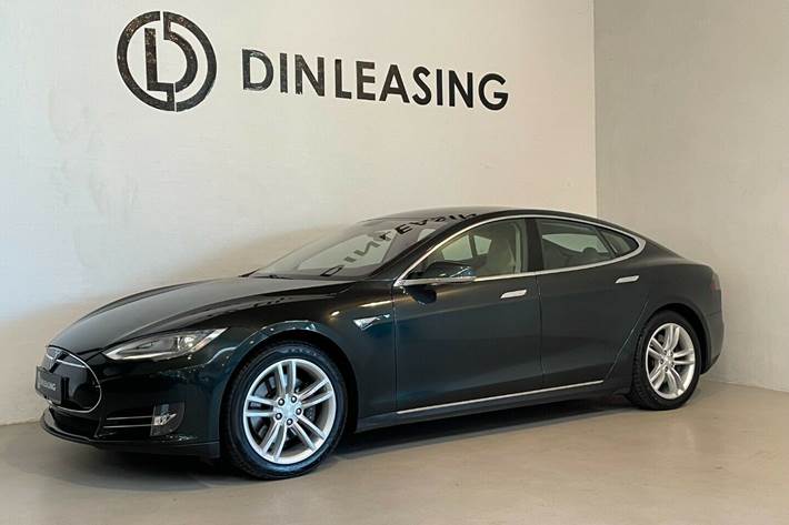 Grøn Tesla Model S fra 2013