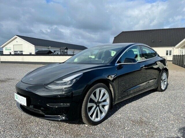 Hvid Tesla Model 3 fra 2020