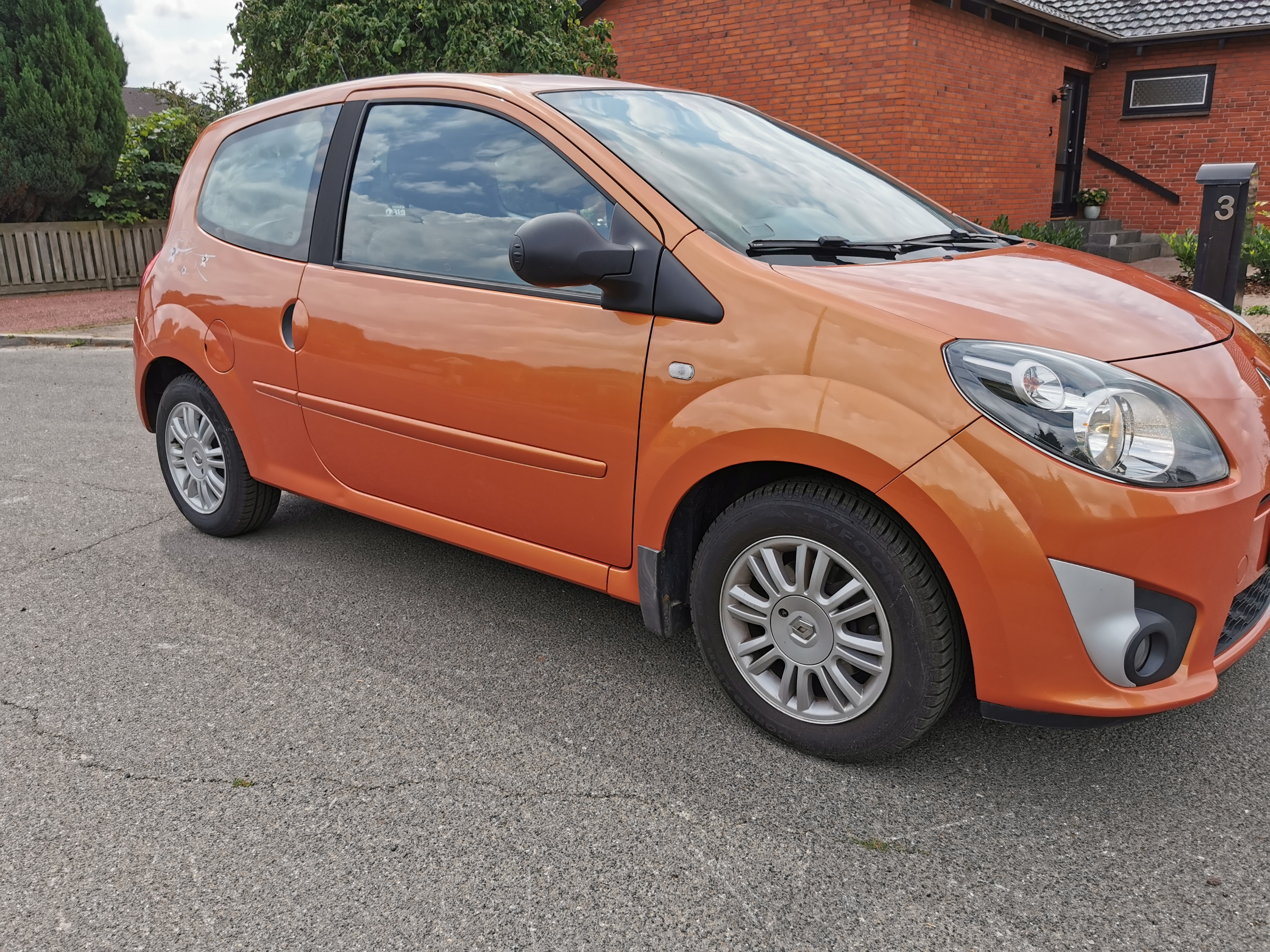 Orange Renault Twingo fra 2010