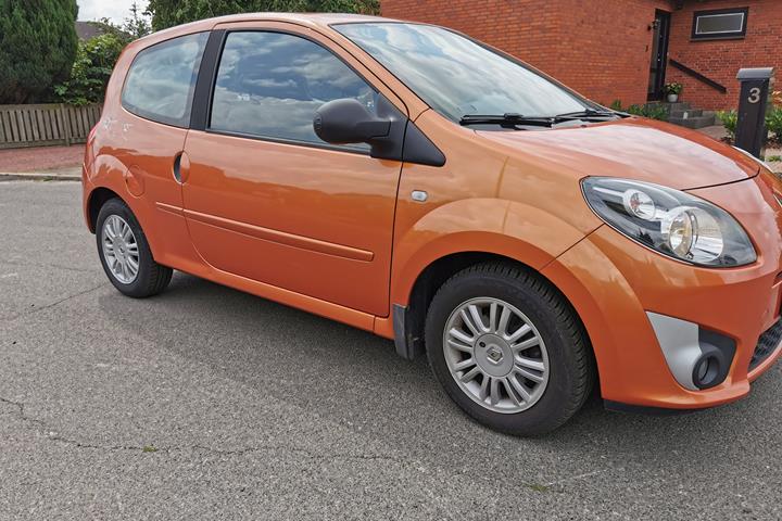 Orange Renault Twingo fra 2010