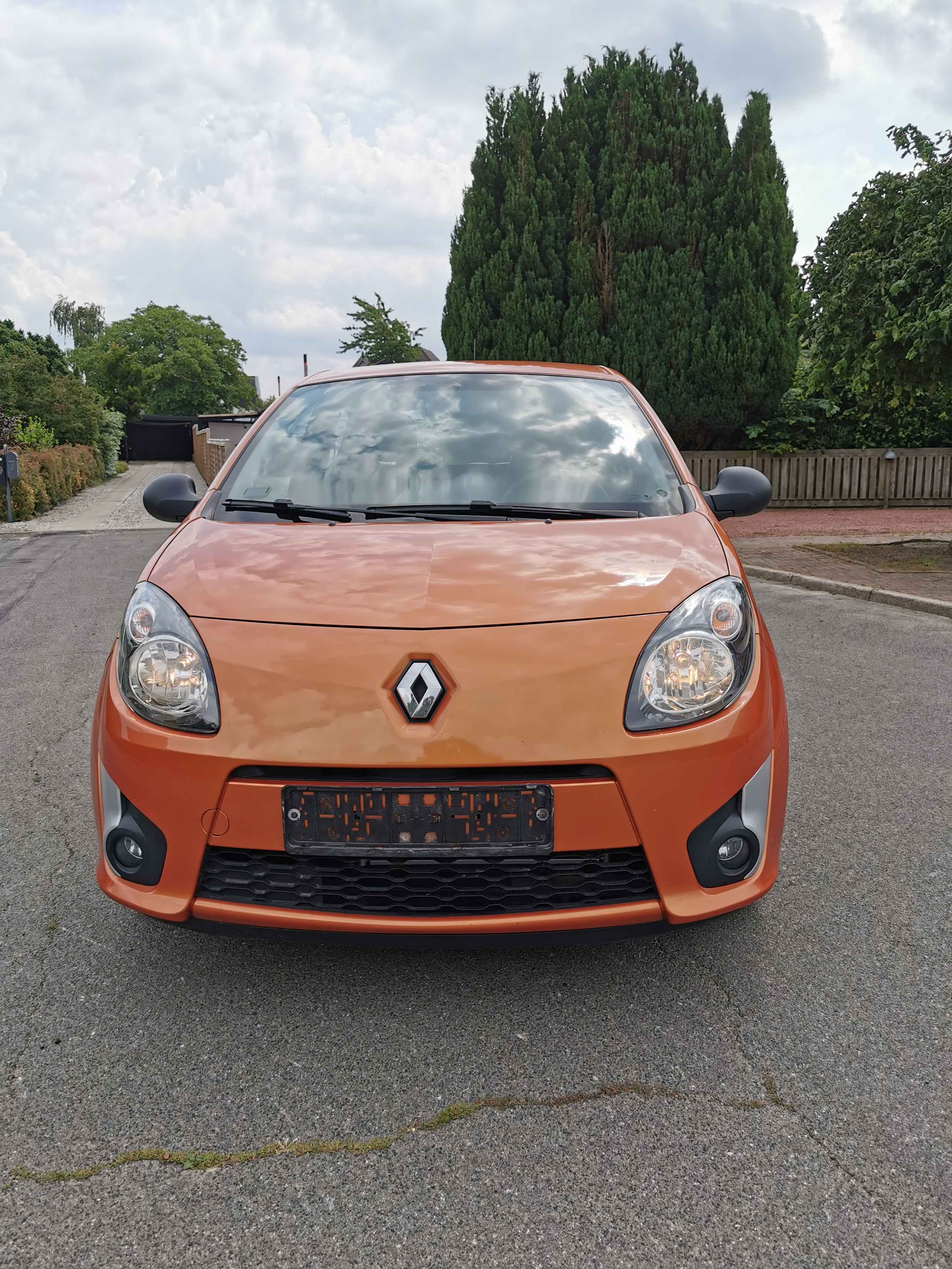 Orange Renault Twingo fra 2010